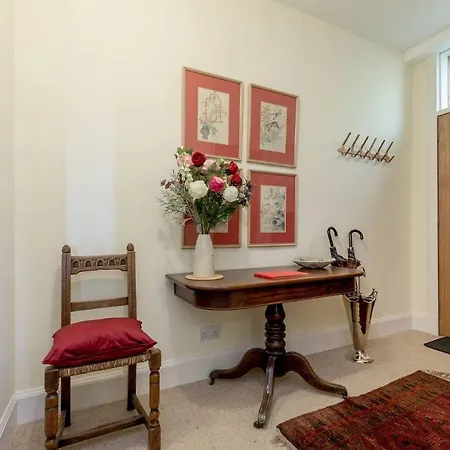 Stunning Panoramic Views: Heart Of The Royal Mile Edinburg