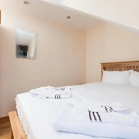 Сasa de vacaciones Luxury Arthur Seat Viewtownhouse With A Hot Tub *