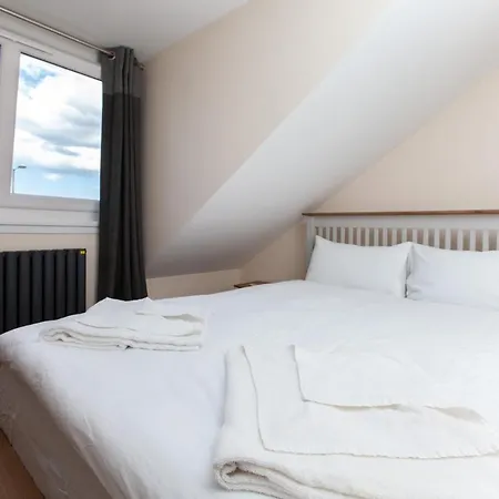 Luxury Arthur Seat Viewtownhouse With A Hot Tub *