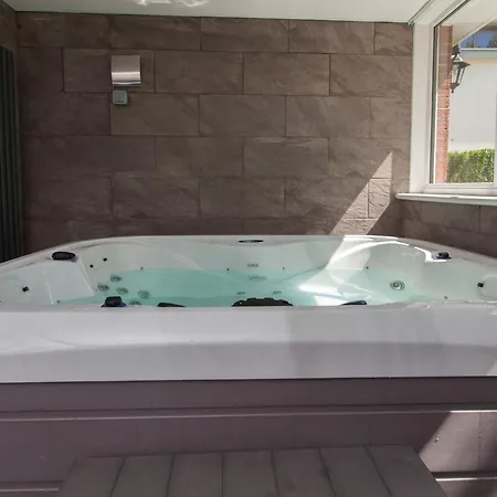 Luxury Arthur Seat Viewtownhouse With A Hot Tub