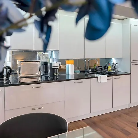 Spectacular West End 2br-1ba, Near Haymarket - Private Entrance & Courtyard By Bonjour Residences 爱丁堡