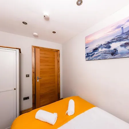 Superb Luxury Quality Central Apartment On Canal * Edinburgh