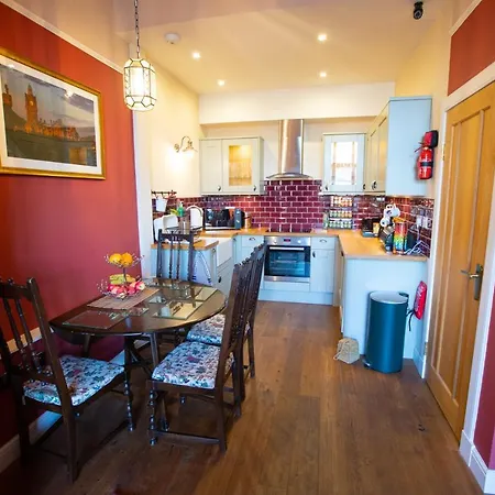 1 Bedroom Apartment *