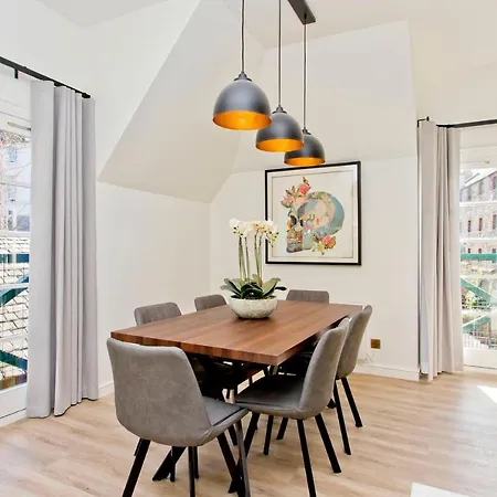 Newly Reno'd 2 Bed With Free Parking