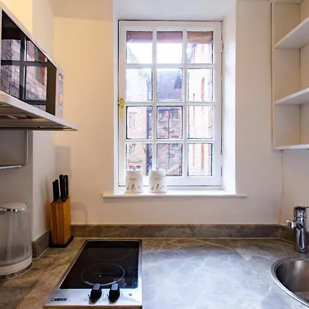 Historic 4 Bedroom Apartment In Dean Village * Edinburgh