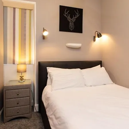 Historic 4 Bedroom Apartment In Dean Village * Edinburgh