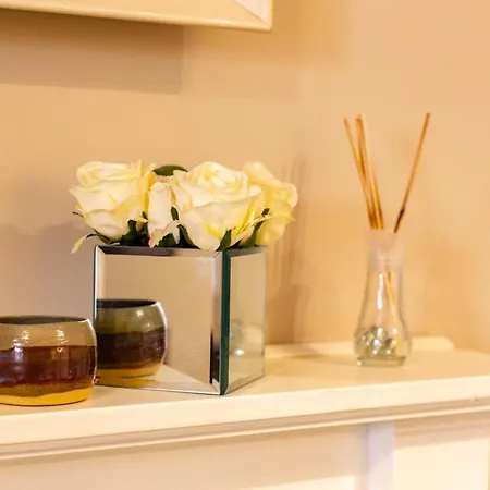 Historic 4 Bedroom Apartment In Dean Village Daire