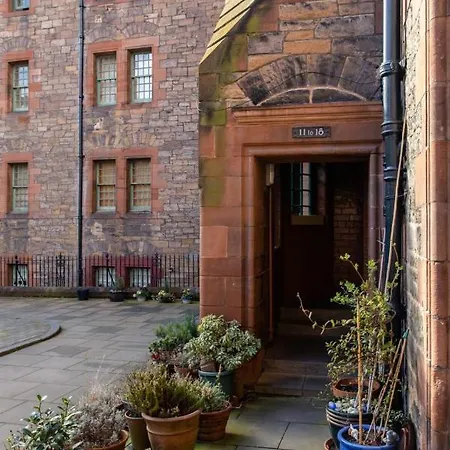 Historic 4 Bedroom Apartment In Dean Village Daire