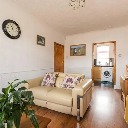 Beautiful 2 Bedroom Flat In * Эдинбург
