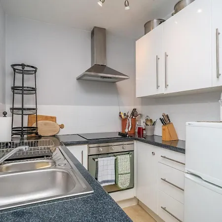 Cosy 1 Bed Flat In Historic Victorian Building Edinburgh