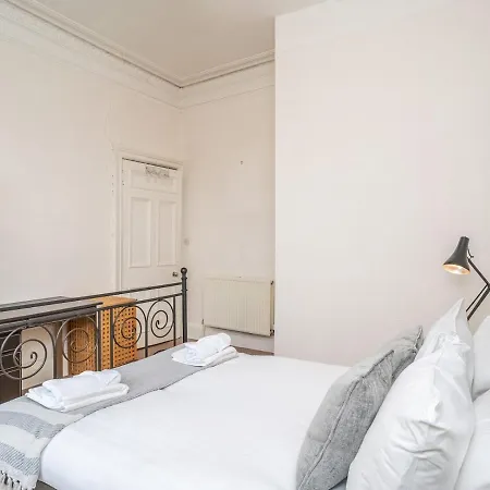 Cosy 1 Bed Flat In Historic Victorian Building