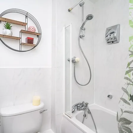 شقة Pass The Keys Homely And Bright 2Beds Flat With Free Parking *