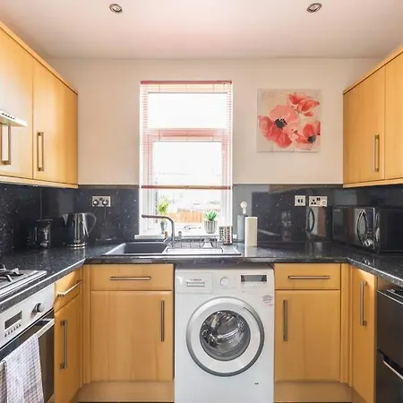 Beautiful 2 Bedroom Flat In *
