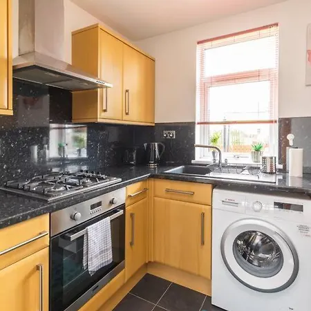 Beautiful 2 Bedroom Flat In Apartment Edinburgh