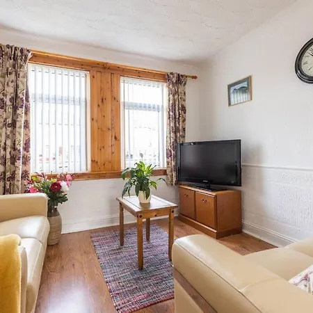 Beautiful 2 Bedroom Flat In