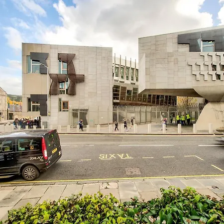 Stunning 1 Bed At Holyrood Palace & Arthurs Seat Lägenhet Edinburg