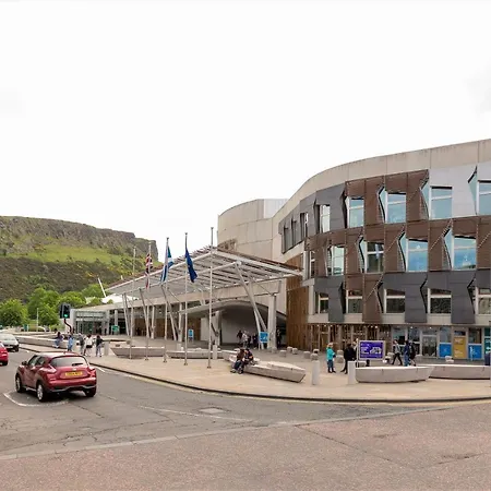 شقة Stunning 1 Bed At Holyrood Palace & Arthurs Seat إدنبرة