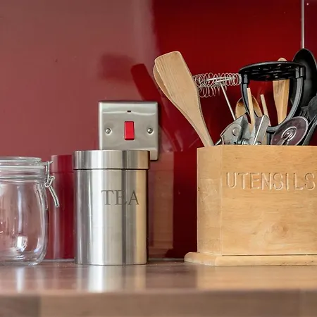 Stunning 1 Bed At Holyrood Palace & Arthurs Seat *