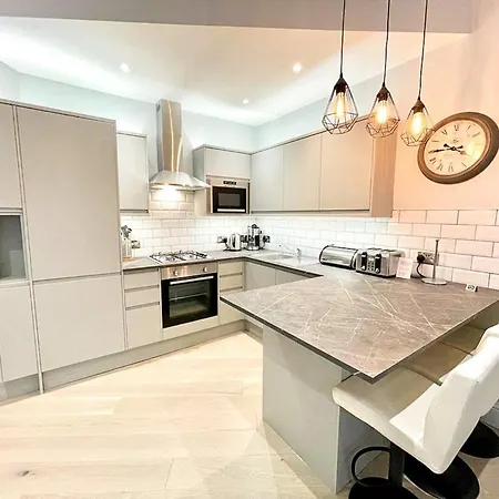 Gorgeous 2br & Bolt-hole *