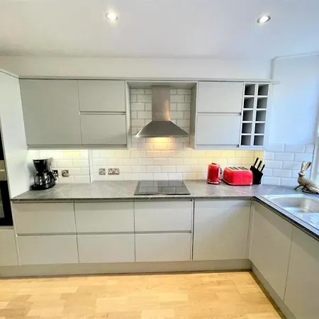 Elite 3 Bed New Town With Private Walled Garden *