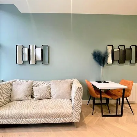 Trendy And Newly Reno'd 1 Bed Nr The Meadows Apartment EDI
