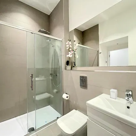 Chic, Newly Reno'd 1 Bed Open Plan, Nr The Meadows 아파트 에든버러