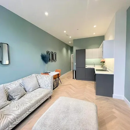 Trendy And Newly Reno'd 1 Bed Nr The Meadows Apartment