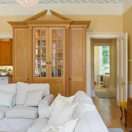 Saxe Coburg Apt Stockbridge *