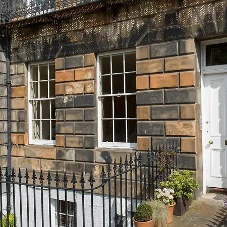 Apartment Saxe Coburg Apt Stockbridge *