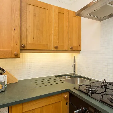 Apartment Saxe Coburg Apt Stockbridge *