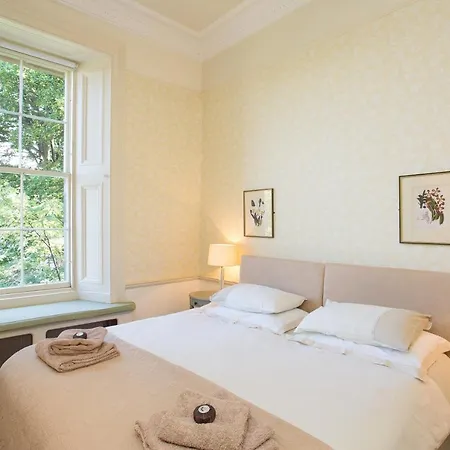 Saxe Coburg Apt Stockbridge Apartment Edinburgh
