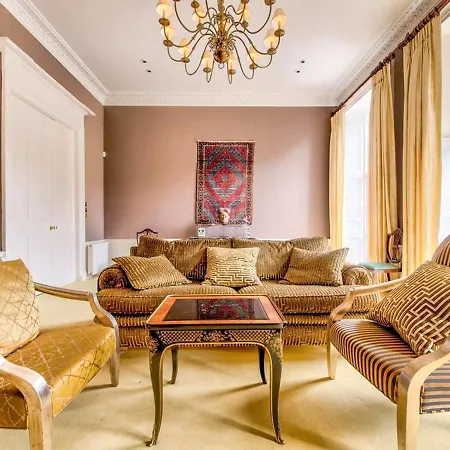 Beautiful Centre Georgian 4 Bed Townhouse With Private Garden Holiday home