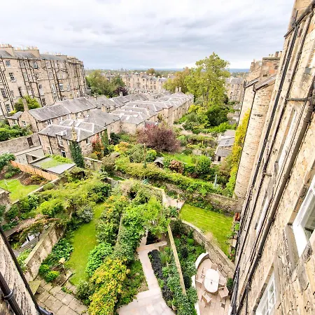 Сasa de vacaciones Beautiful Centre Georgian 4 Bed Townhouse With Private Garden Edimburgo
