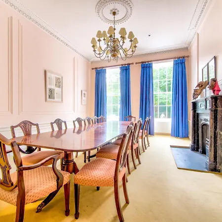 Beautiful Centre Georgian 4 Bed Townhouse With Private Garden Сasa de vacaciones