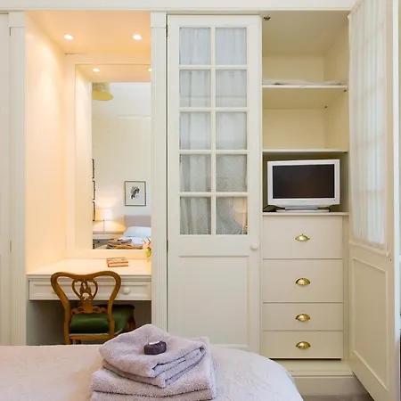 Saxe Coburg Apt Stockbridge Apartment Edinburgh