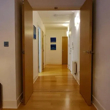 Pass The Keys Spacious 3beds Flat Near Centre - Free Parking