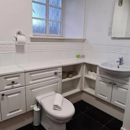 Pass The Keys Spacious 3beds Flat Near Centre - Free Parking Apartment Edinburgh