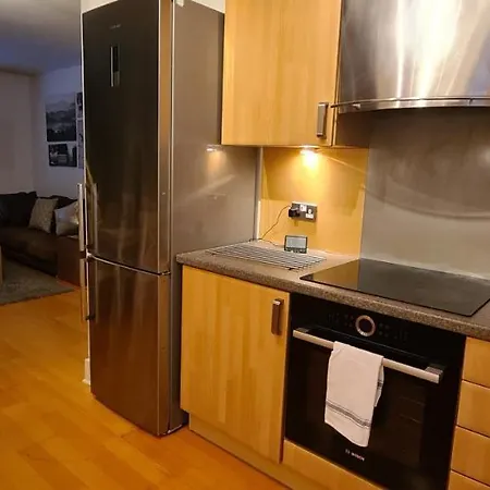 Pass The Keys Spacious 3beds Flat Near Centre - Free Parking Apartment