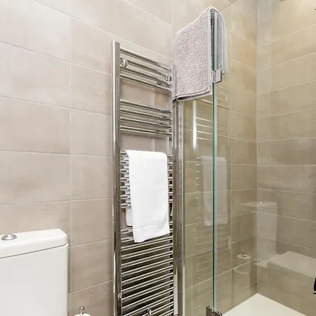 Hamilton Place Stylish 1br-1ba In Stockbridge Daire