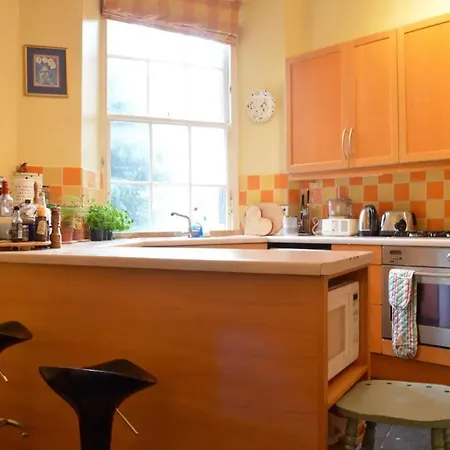 Large Central New Town Flat *