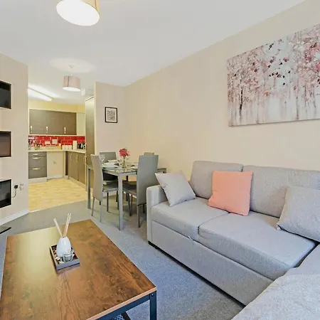 Apartment Modern & Spacious 2 Bedroom Serviced Next To Lochend Park - Private Underground Parking & Lift Available - Close To Centre Edinburgh