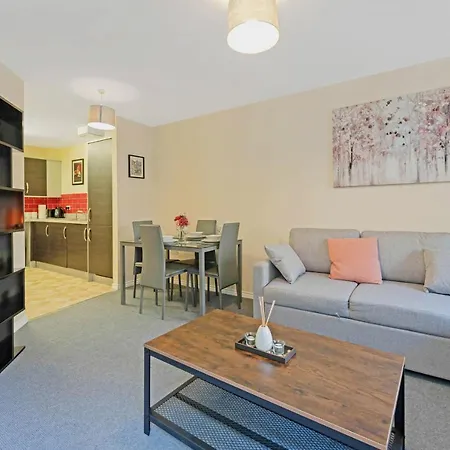 Apartment Modern & Spacious 2 Bedroom Serviced Next To Lochend Park - Private Underground Parking & Lift Available - Close To Centre Edinburgh