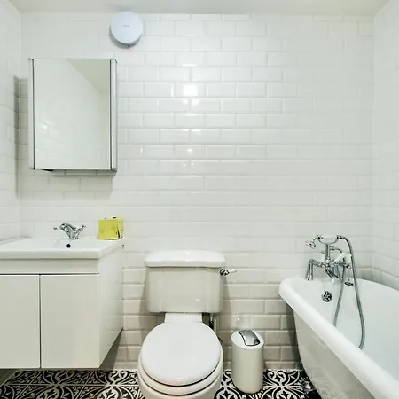 Famous House, 1 Minute From Castle Apartament