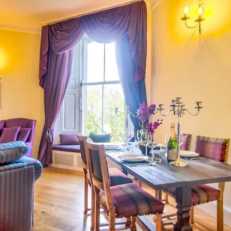 Famous House, 1 Minute From Castle Daire