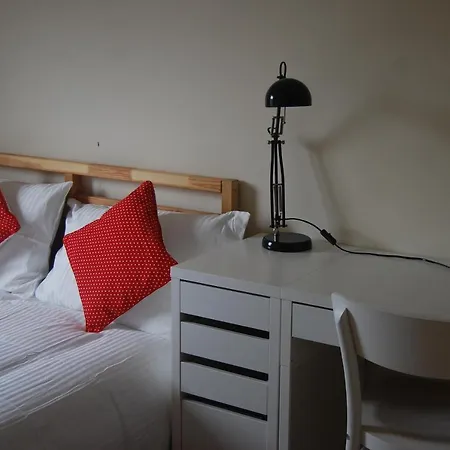 3 Bed Flat Close To And The Meadows Appartement *