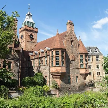 Saxe Coburg Apt Stockbridge