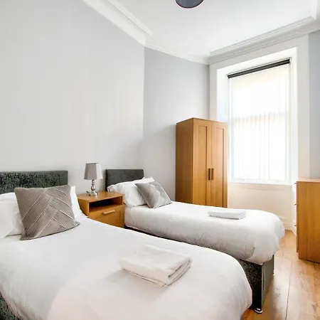 Sleeps 6 Free Parking Apartment Edinburgh