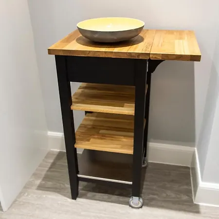Modern Sleeps 6 Apartment