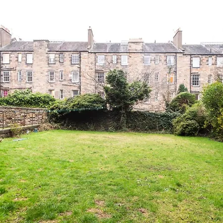 Sleeps 6 Free Parking Edinburgh