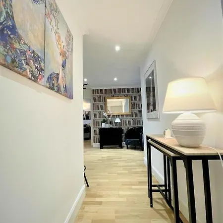 Elite 3 Bed New Town With Private Walled Garden